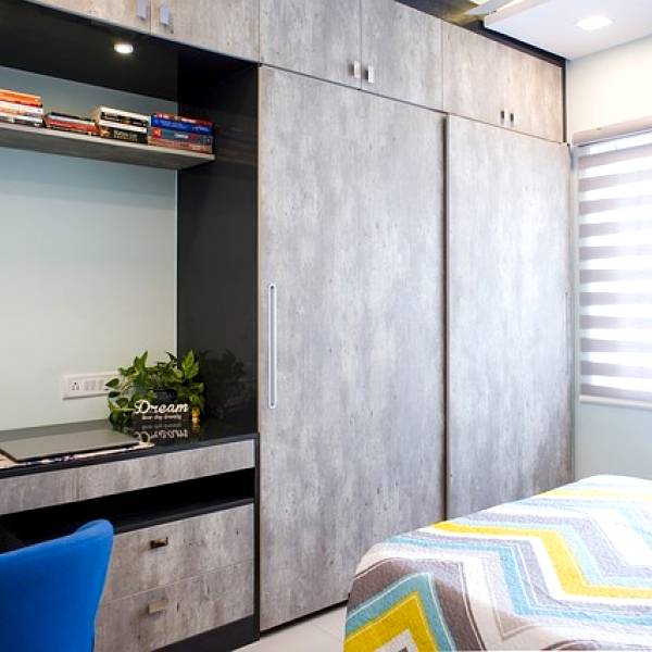 wardrobe 4167975 640